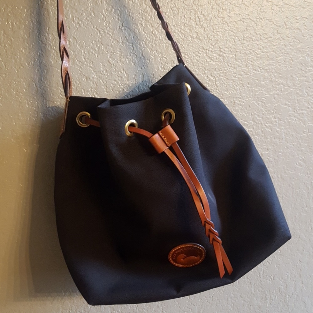 EUC..💕 Dooney & Bourke